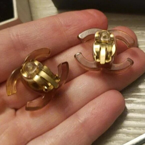 Chanel Vintage LARGE Interlocking CC Clip On Earrings - Picture 11 of 15
